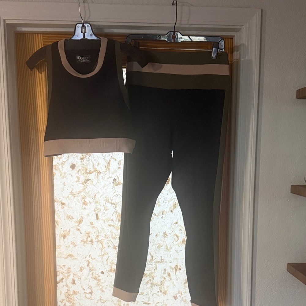 BeachRiot matching set.  Black, green and tan Leggings Set